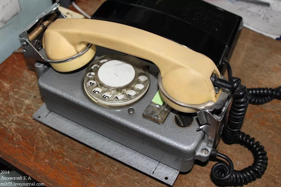 Телефоны на военной 1 1. Телефонный аппарат тас-м4. Полевой телефонный аппарат Марс. Советский аппарат телефонный Парма. Телефонный аппарат тас-м-6.