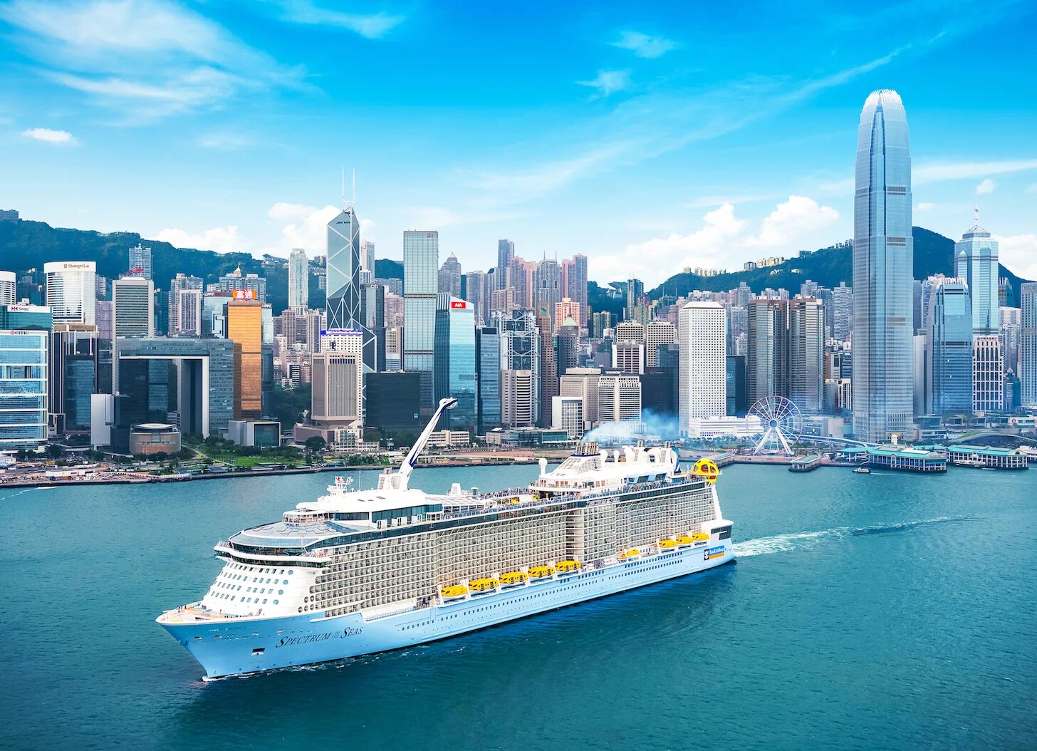 Лайнер spectrum of the seas. Спектр морей круизный лайнер. лайнер спектрум морей. круизный лайнер spectrum of the seas. спектрум роял карибиан.