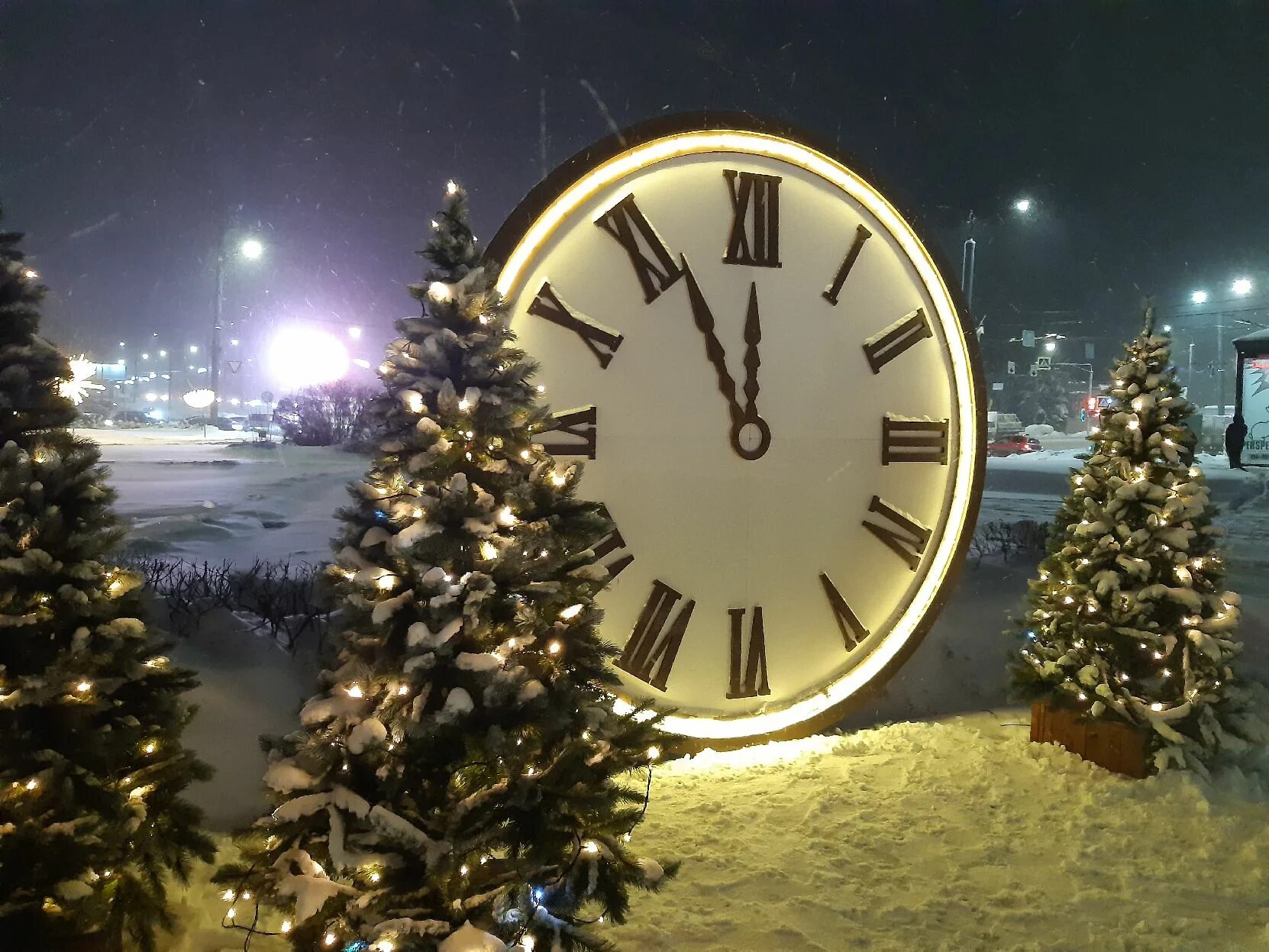 Почему 31 декабря. Канун нового года 31 декабря. Новогодняя ночь Нижний Новгород. Нижний Новгород красивый новогодний. 31 Января с новым годом.