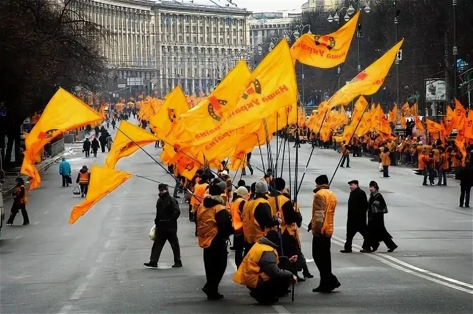 Orange revolution. Майдан 2004 Ющенко. Оранжевая революция на Украине 2004 Ющенко. Ющенко оранжевая революция. Оранжевая революция в России.