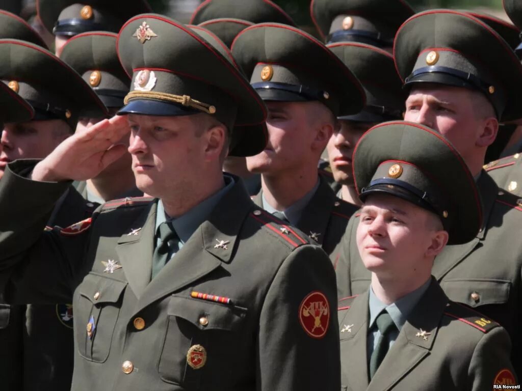Пропустить офицер. Военный офицер. офицер армии рф. военная форма офицера. офицер запаса.