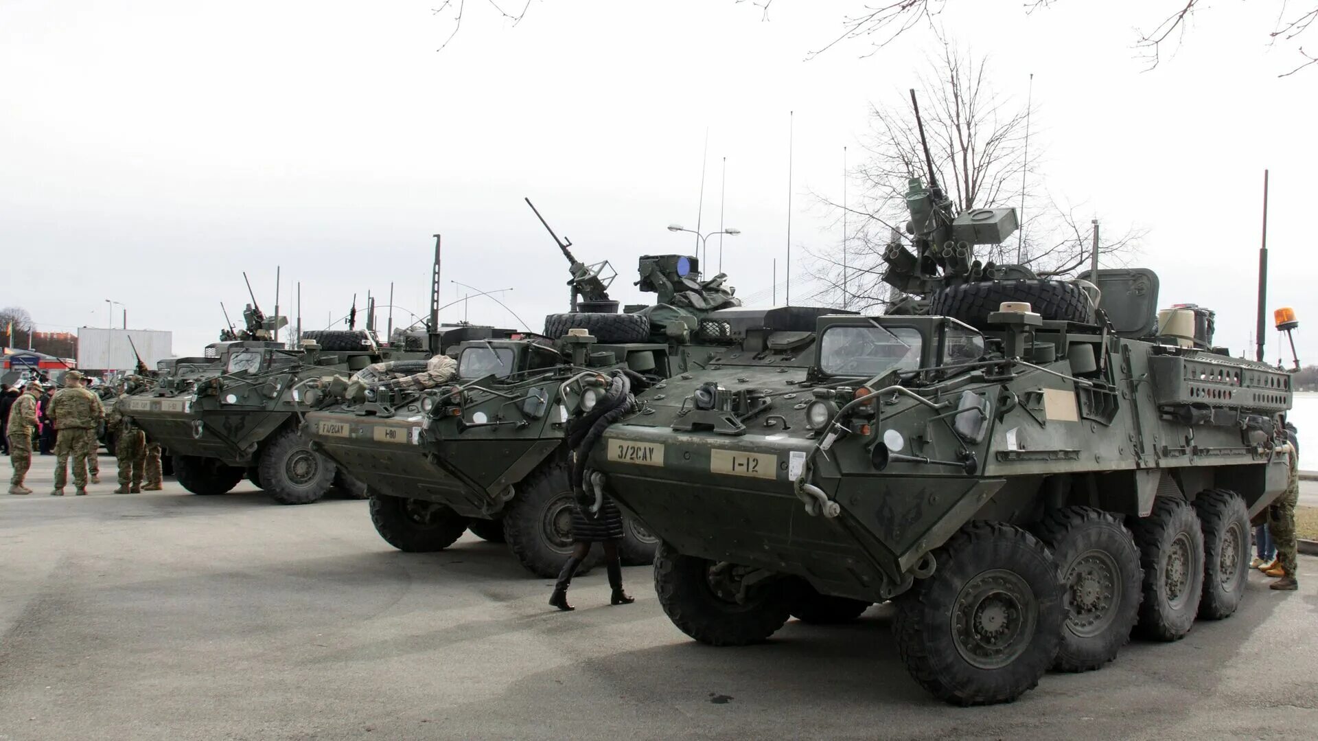 Страйкер видео. БТР Страйкер. Украине БТР Stryker. Колонна БТР Страйкер. БТР НАТО на Украине.