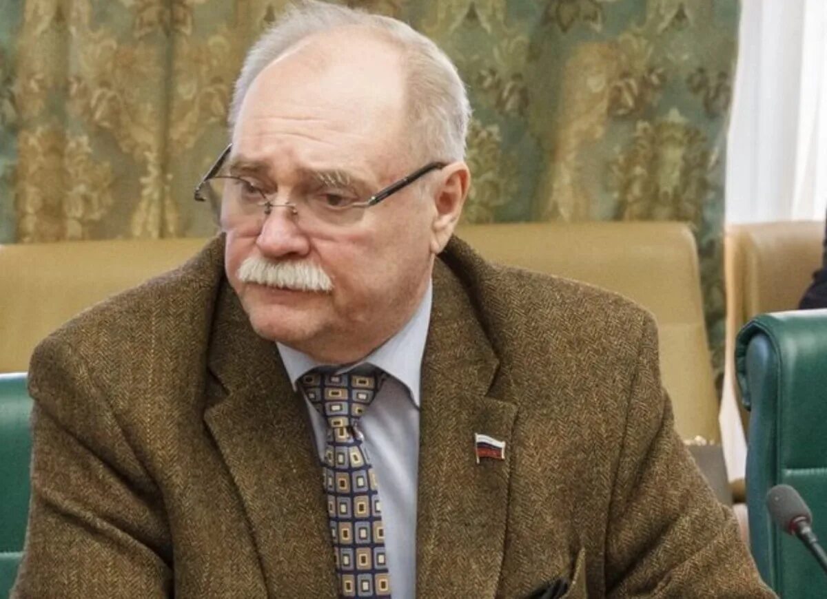 Михалков шумаков бортко. Бортко и михалков. Бортко и михалков. Бортко родственник михалкова. Бортко родственник михалкова.