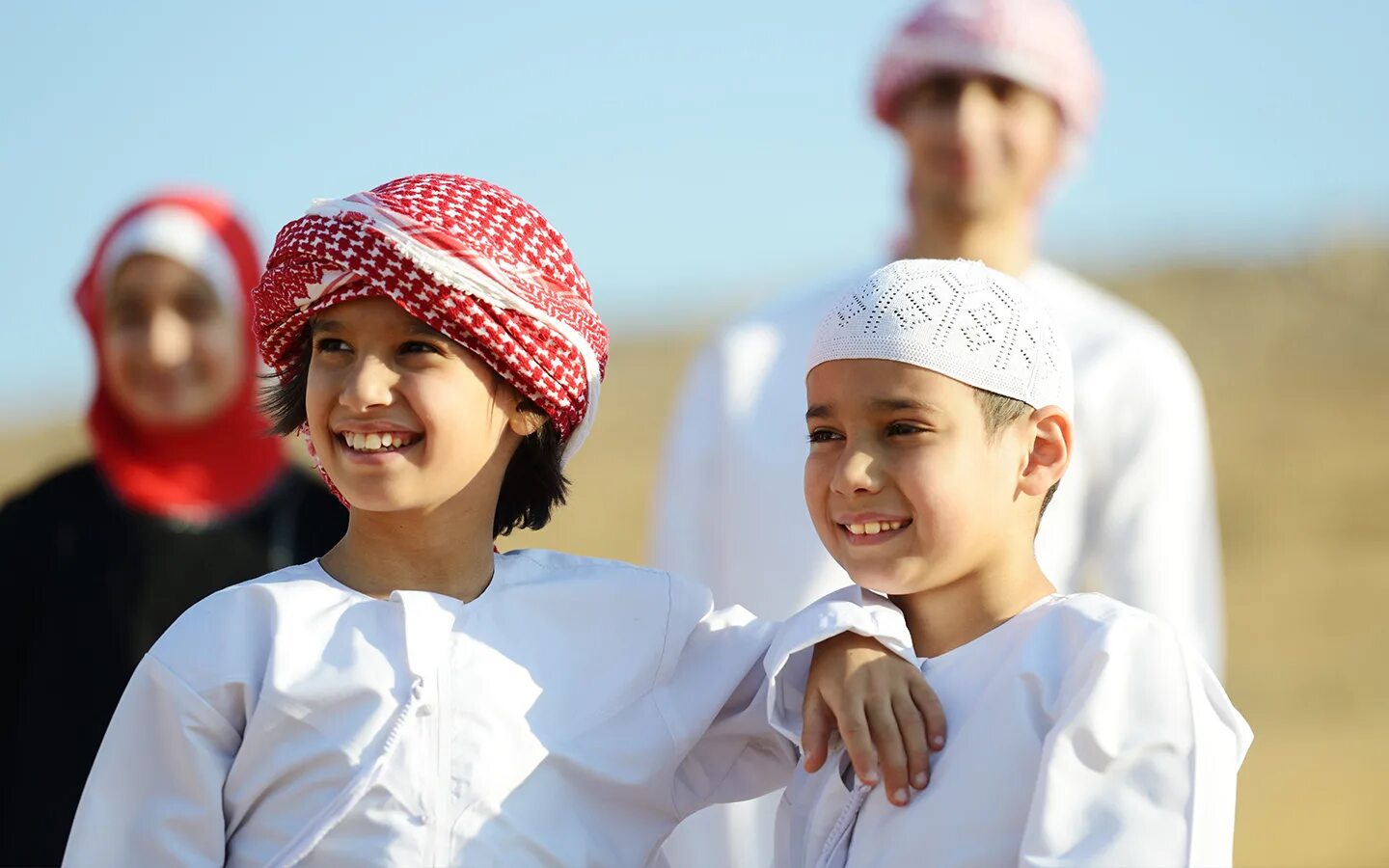 Кувейт жители. Arabic school boy wallpaper. Кувейт дети. Кувейт дети. Кувейт женщины.