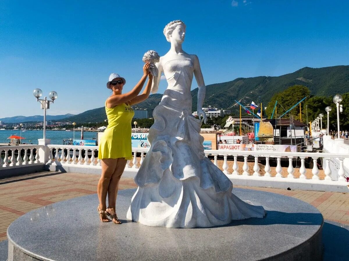 Сайты геленджика отдых. Алые паруса геленджик пляж. Белая невесточка, геленджик, улица ленина. Сайты геленджика отдых. Геленджик море 2022.