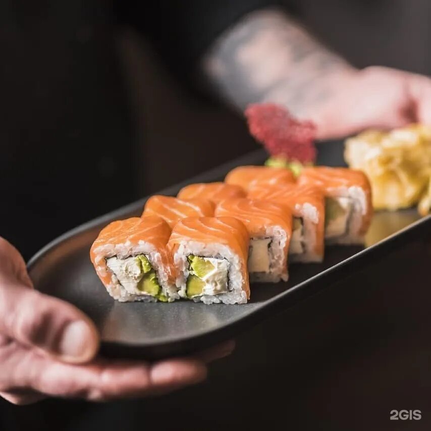 Где найти суши. Суши. Японская кухня. Повар роллы. Повар японской кухни.