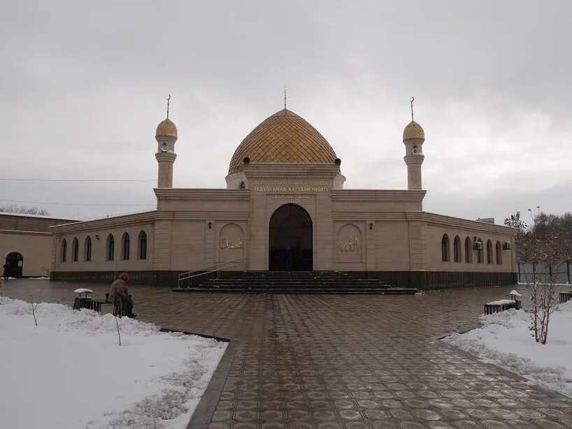 Парк абая шымкент. Центральная мечеть (шымкент). Центральная мечеть (шымкент). Мечеть в шымкенте в бекжане. Мечеть в шымкенте в бекжане.