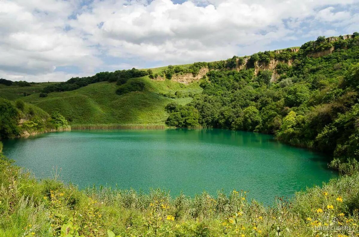 Кабардино Балкария озеро шатхуре. Озера Кабардино-Балкарии Шадхурей Кабардино-Балкария. Шадхурей озеро. Шад хурей озера.