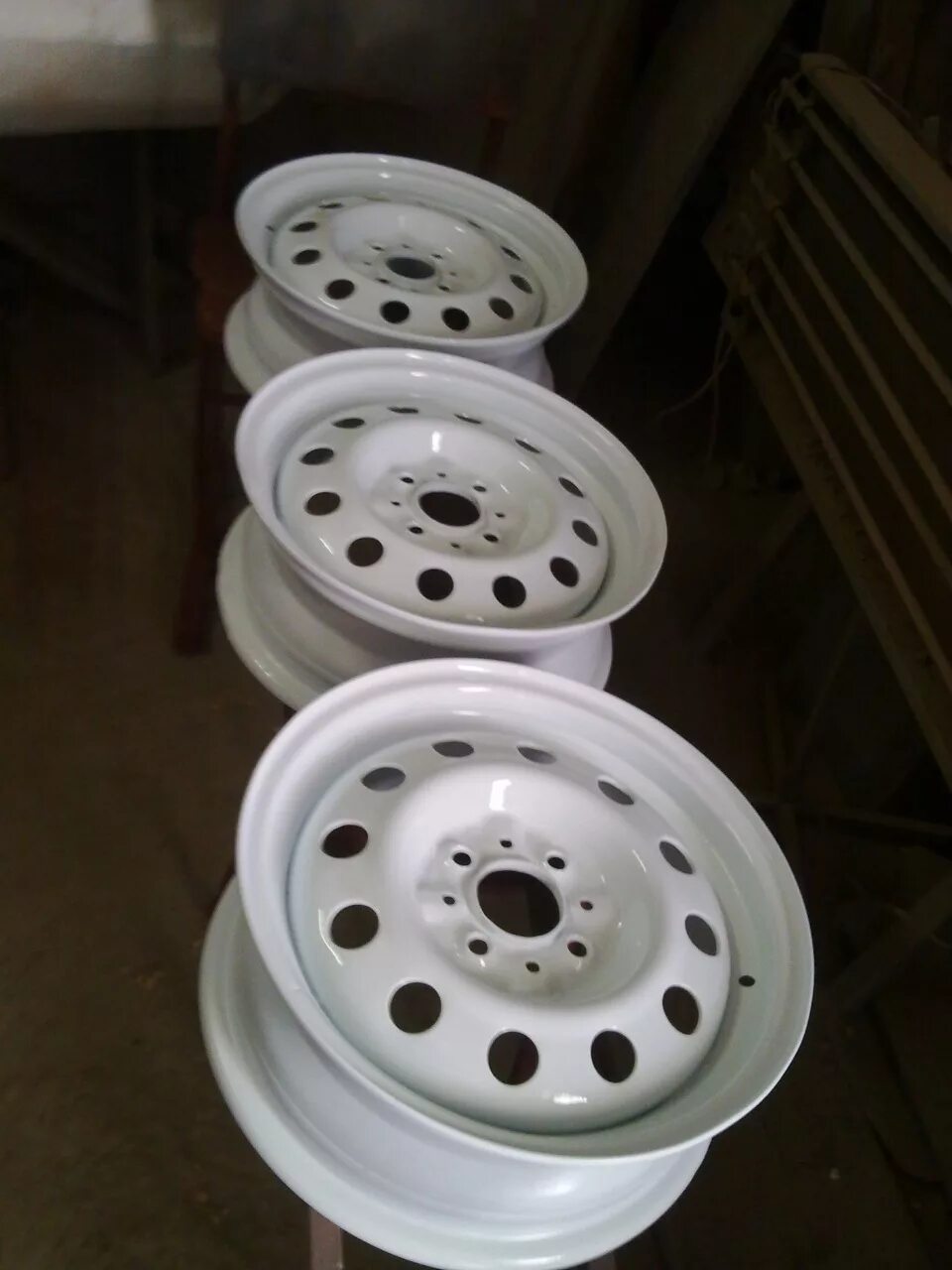 Колпаки дакар 14. Колпаки колесные расинг r15. Бел r13. Колпаки r15 белые. Белшина 175 70 r13.