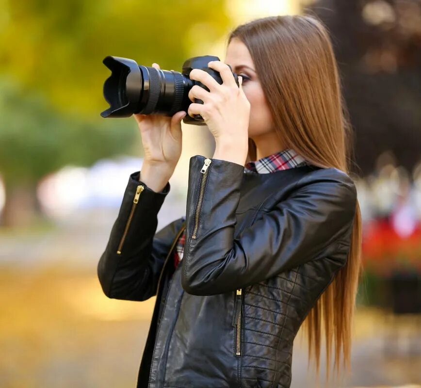 Девушка фотограф. Лук фотографа девушки. Девушка фотограф с большими. Я фотограф.