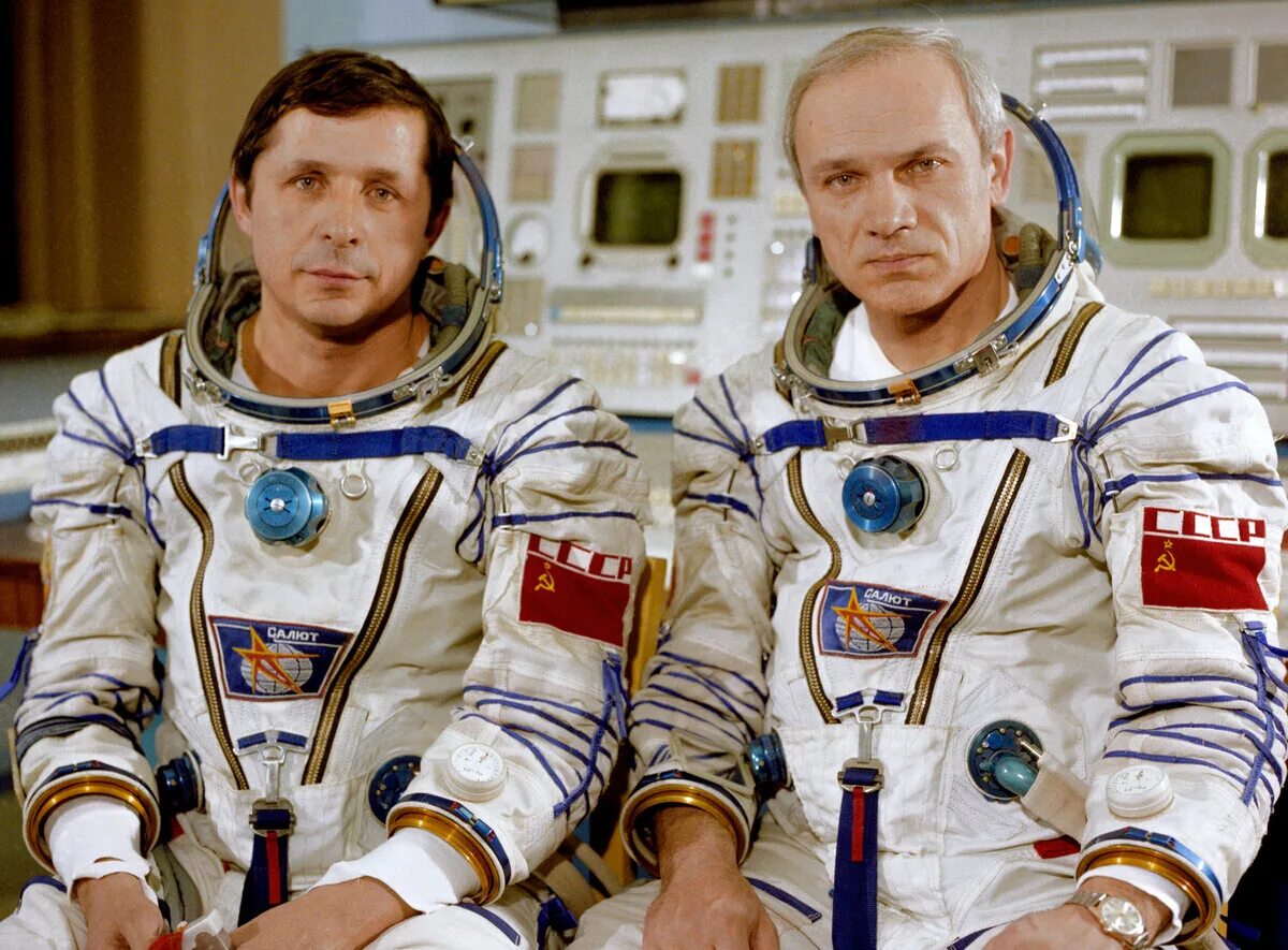 Салют 7 космонавты Джанибеков и Савиных. Салют 7 Джанибеков Савиных. А г савиных