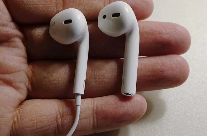 Наушники airpods купить 1 наушник. Оригинальные наушники Apple Earpods Pro. Наушники Apple Earpods 2. Аирподс 1. Наушники Эйр подс проводные.