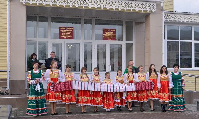 Погода г злынка брянской области. Злынка дом культуры концерт. Злынковский район Брянской области праздник. Злынковский муниципальный район. Заведующий отделом культуры г. Злынка Брянской области.