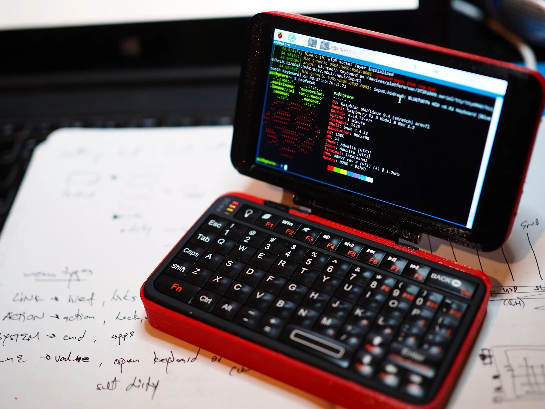 Телефоны мини компьютеры. Мини-ноутбук raspberry pi 3. raspberry pi mini laptop. мини ноутбук на raspberry pi. raspberry pi 4 notebook.