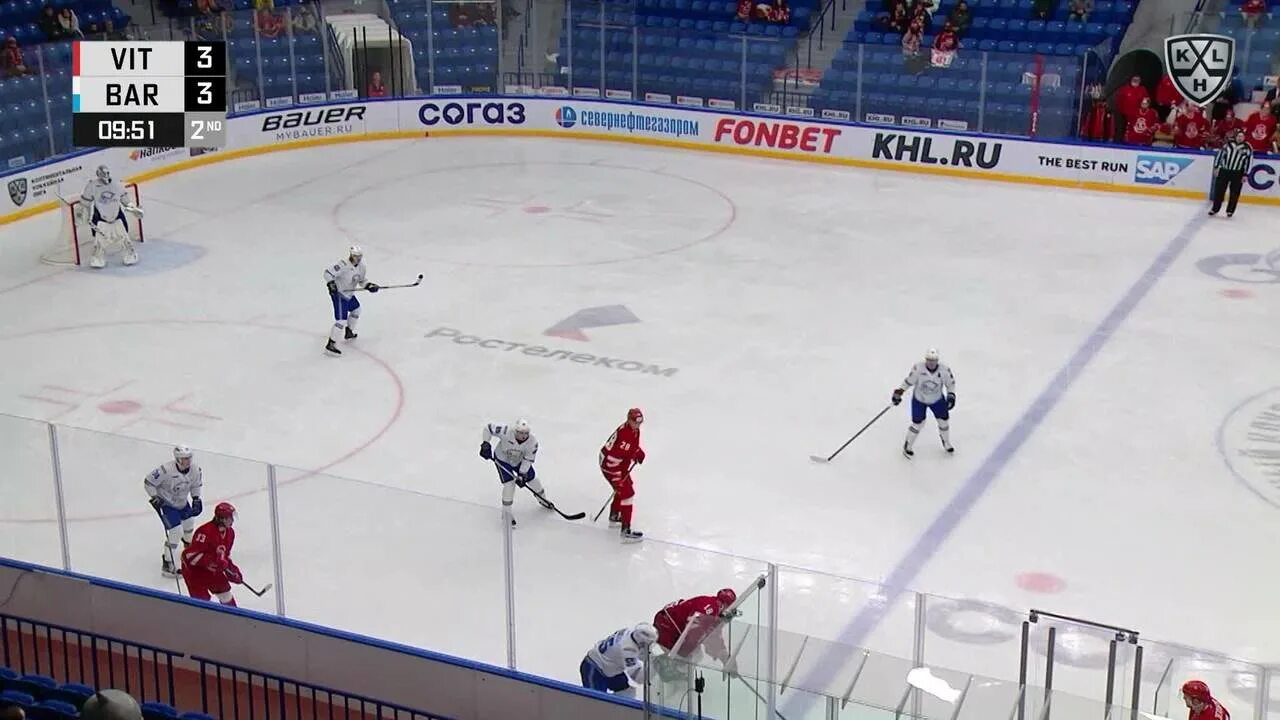 Матч давос барыс 29 07 15. Хоккейный тренер. Хоккей кхл. Барыс кхл город. Барыс витязь.