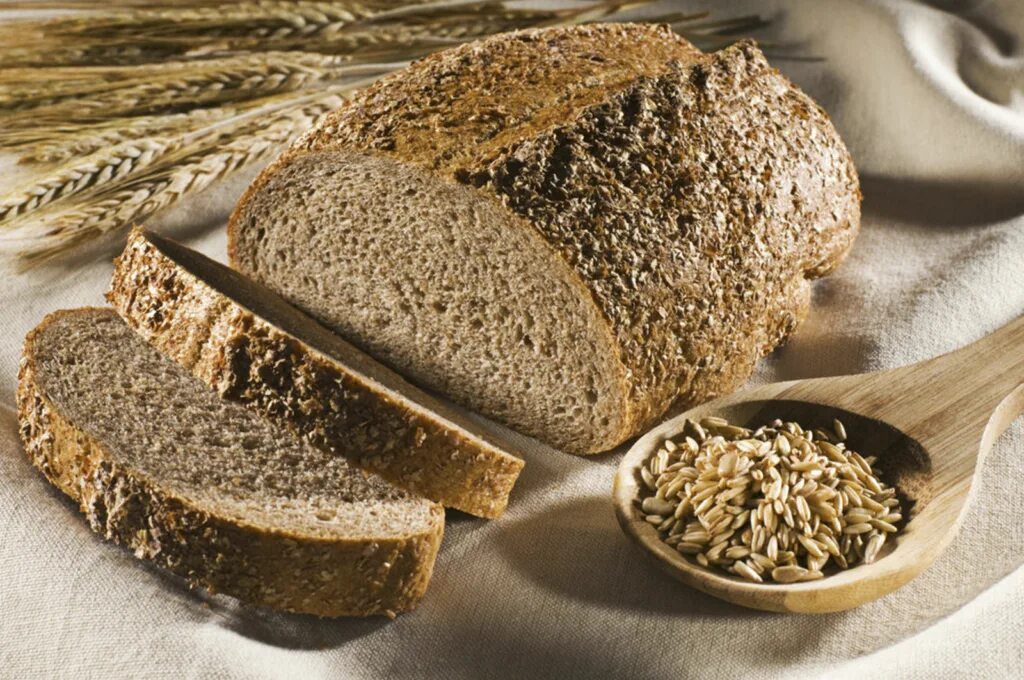 Хблем цельно зерновой. Цельнозерновой хлеб. Хлеб из цельной пшеницы. Ржаной хлеб. Лучший цельнозерновой хлеб