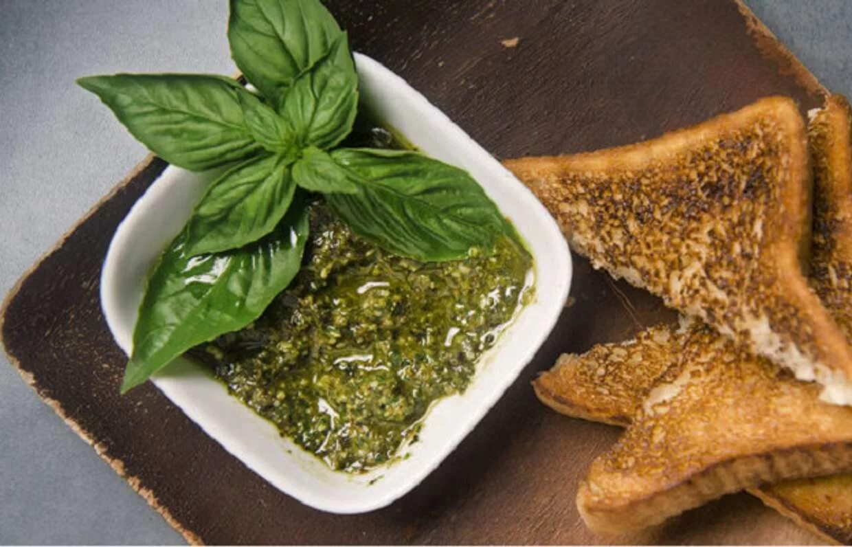 Спагетти с соусом песто. Соус песто с мясом. Соус polli базиликовый песто. Соус песто с мясом. Соус песто с мясом.