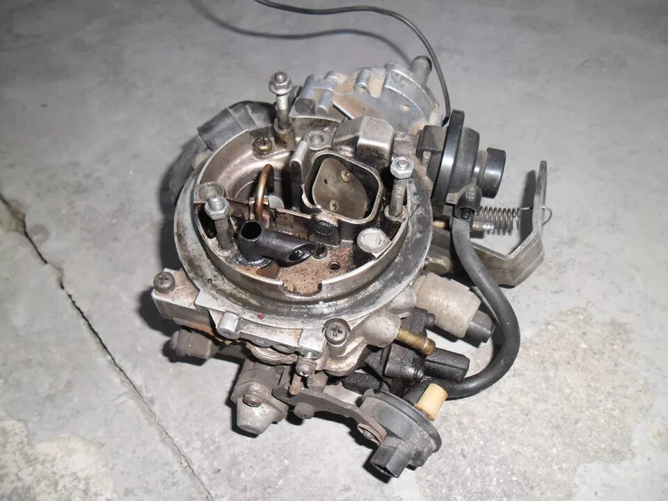 Пассат 1.8 карбюратор. Passat b3 карбюратор. карбюратор vw vento.