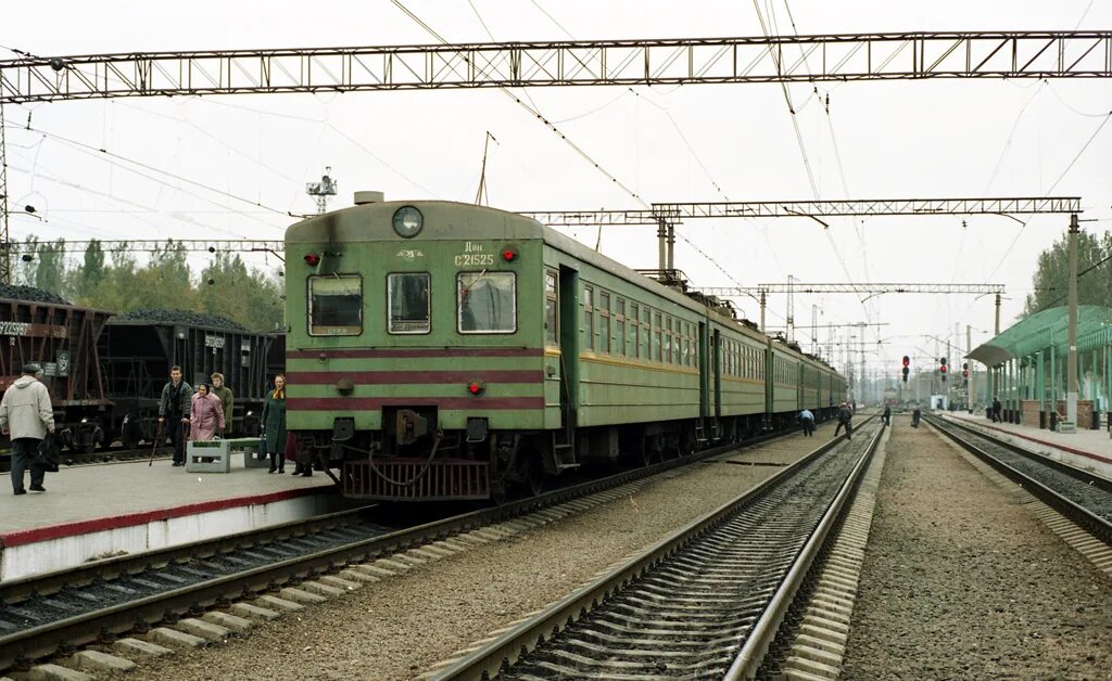 Электричка старый сосновая. Электричка эр22 модель. Электричка старый сосновая. Электросекция ср3. Эр2 1087.