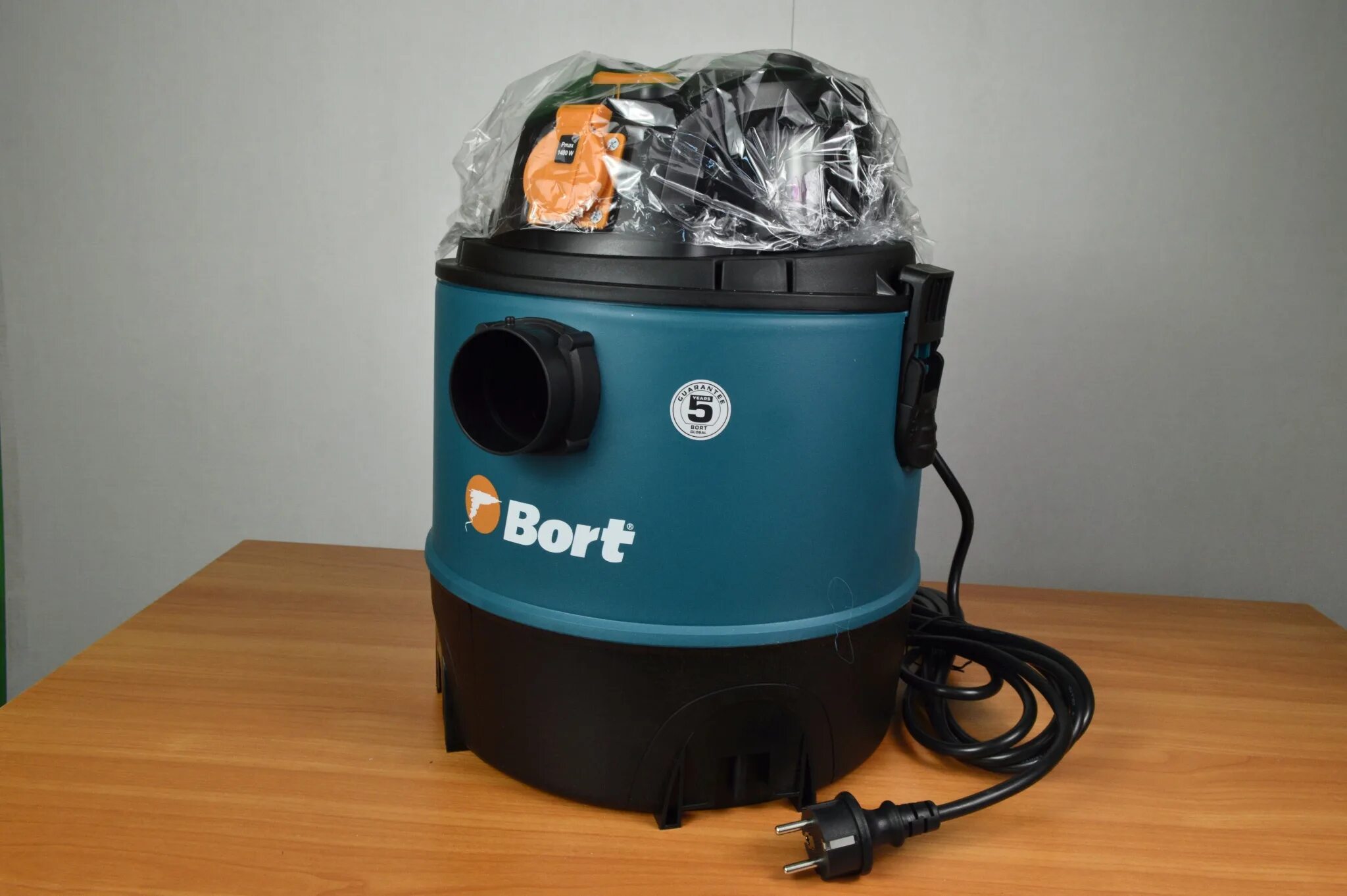 Bort bss 1220. Пылесос bort BSS-1220. Строительный пылесос bort BSS-1220-Pro. Строительный пылесос bort BSS-1220-Pro фильтр.