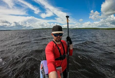 Путешественник переплыл море на яхте со средней