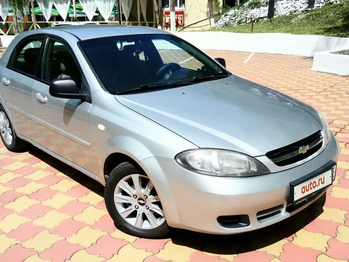 Chevrolet lacetti хэтчбек j200. 6 2008 j200 хэтчбек на белом фоне. Lacetti седан (j200). Шевроле клан j200 серебристый. Chevrolet lacetti хэтчбек j200.