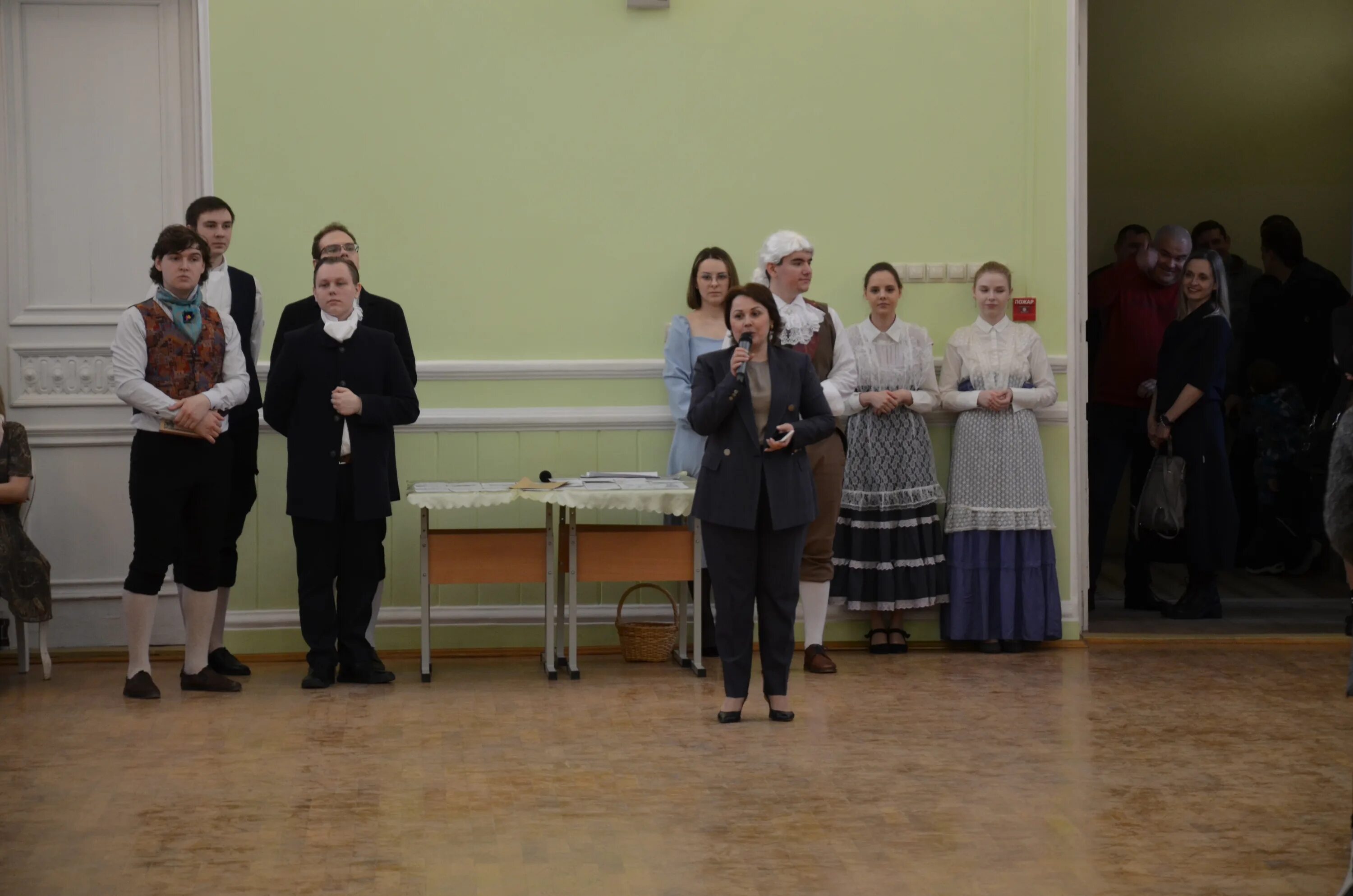 Истфак кгу. Кгу кафедра истории. Декан исторического факультета кгу курск. Истфак кгу. 75 лет историческому факультету кгу.