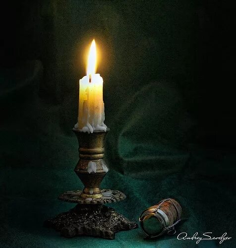 Натюрморт с подсвечником. Горела свечка в старом подсвечнике. Горела свечка в старом подсвечнике. Древние свечи. Картина " свеча ".