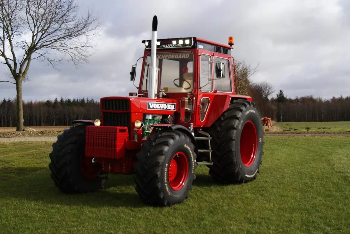 Тракторная екатеринбург. Volvo BM 2654. Volvo BM-700. Трактор Volvo BM. Вольво ВМ 700 трактор.