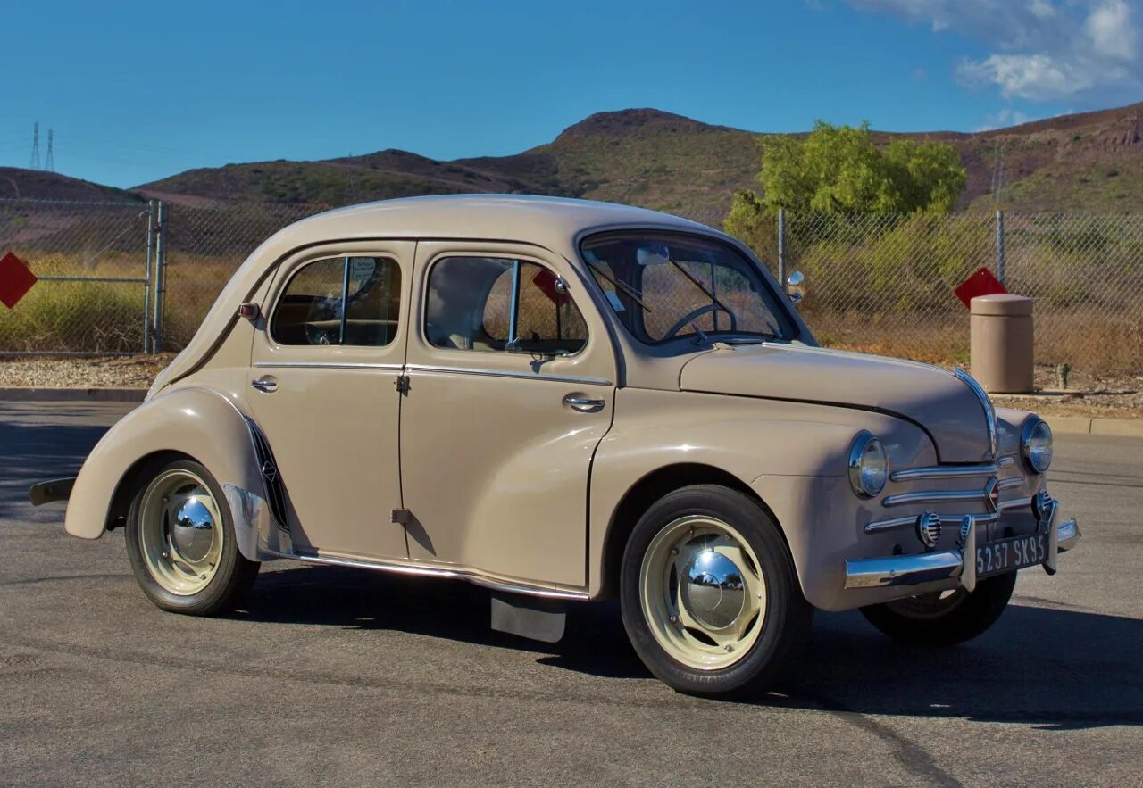 Renault 4cv. 1955 Renault 4cv. Renault 4. Renault 4cv pie.