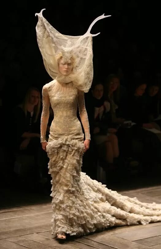 Alexander mcqueen платья. Платье mcqueen. Платье mcqueen. Alexander mcqueen платья. Платье mcqueen.