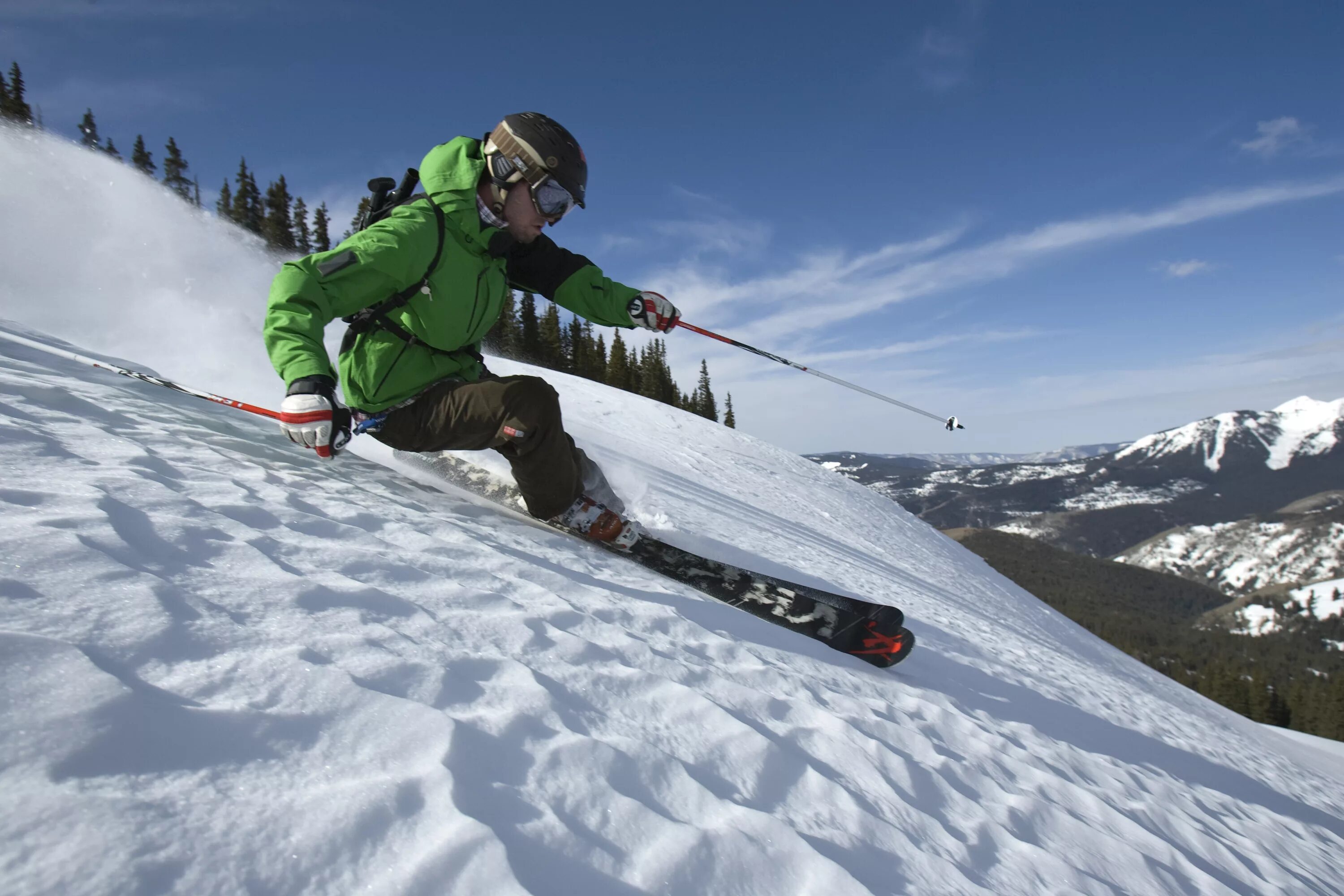 Горный лыжник. Freeride горные лыжи. Фрирайд красная Поляна лыжи. Лыжник в горах. Горнолыжный спуск.