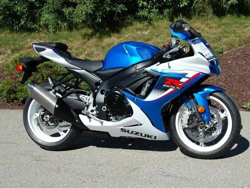 Suzuki GSX-r600. Джиксер 600. Сузуки 600 кубов. Сузуки 600 куб GSX.