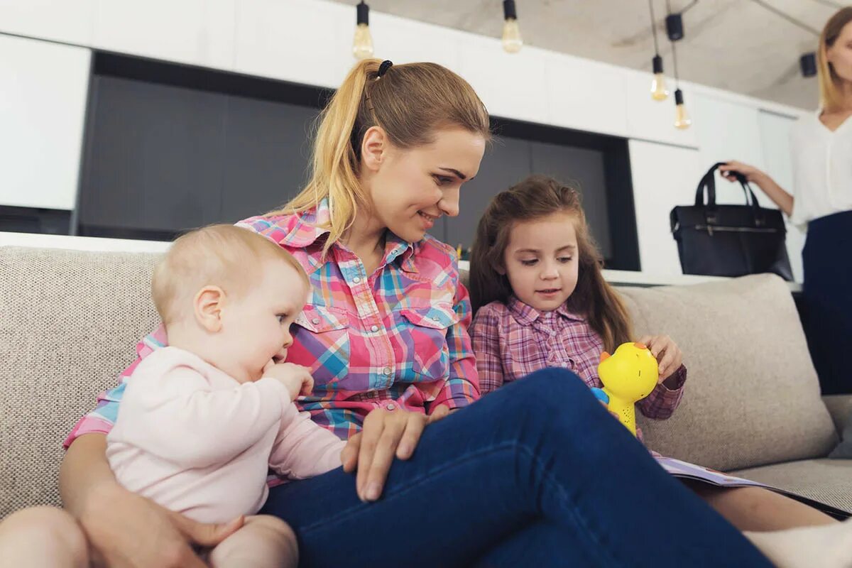 Мужчина-няня картинки. Нянька у сына олигарха. Новая няня для сына бизнесмена. Няня с сыном. Няня сына миллиардера слив.