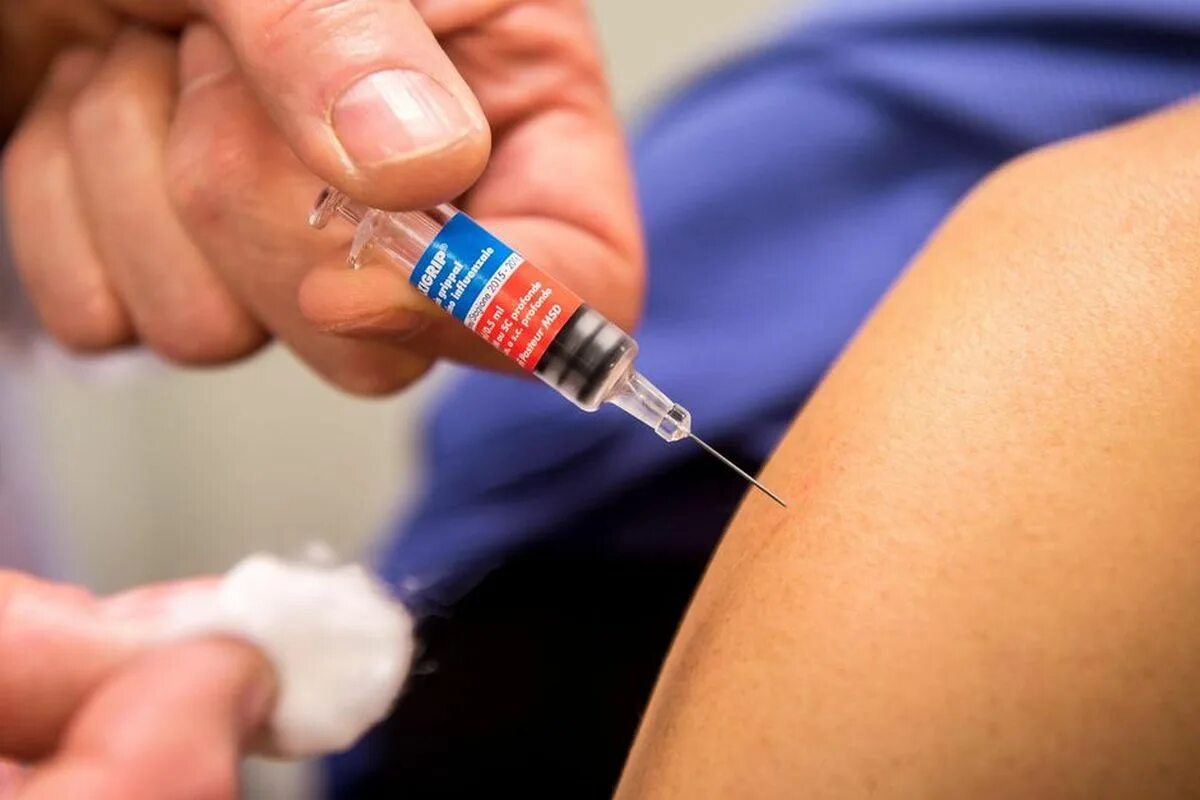 Вакцина на коже. Антирабическая вакцина от бешенства. Вакцинация укол. Уколы и прививки.