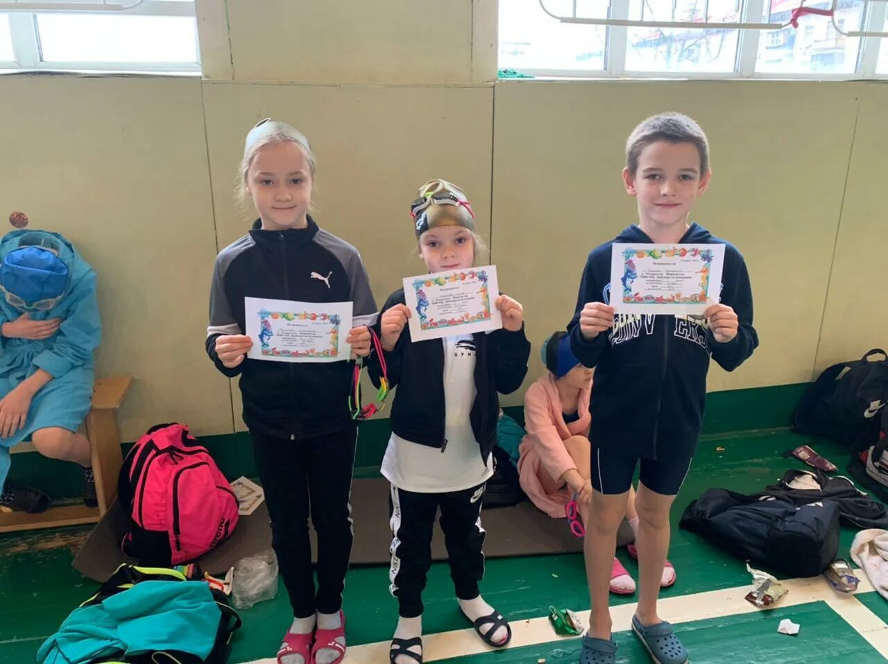 Бассейн на ставропольской в люблино. Мфсоц люблино москва. Стойка для тренера в бассейне. Территория фитнеса куркино бассейн. Бассейн люблинского лмз.