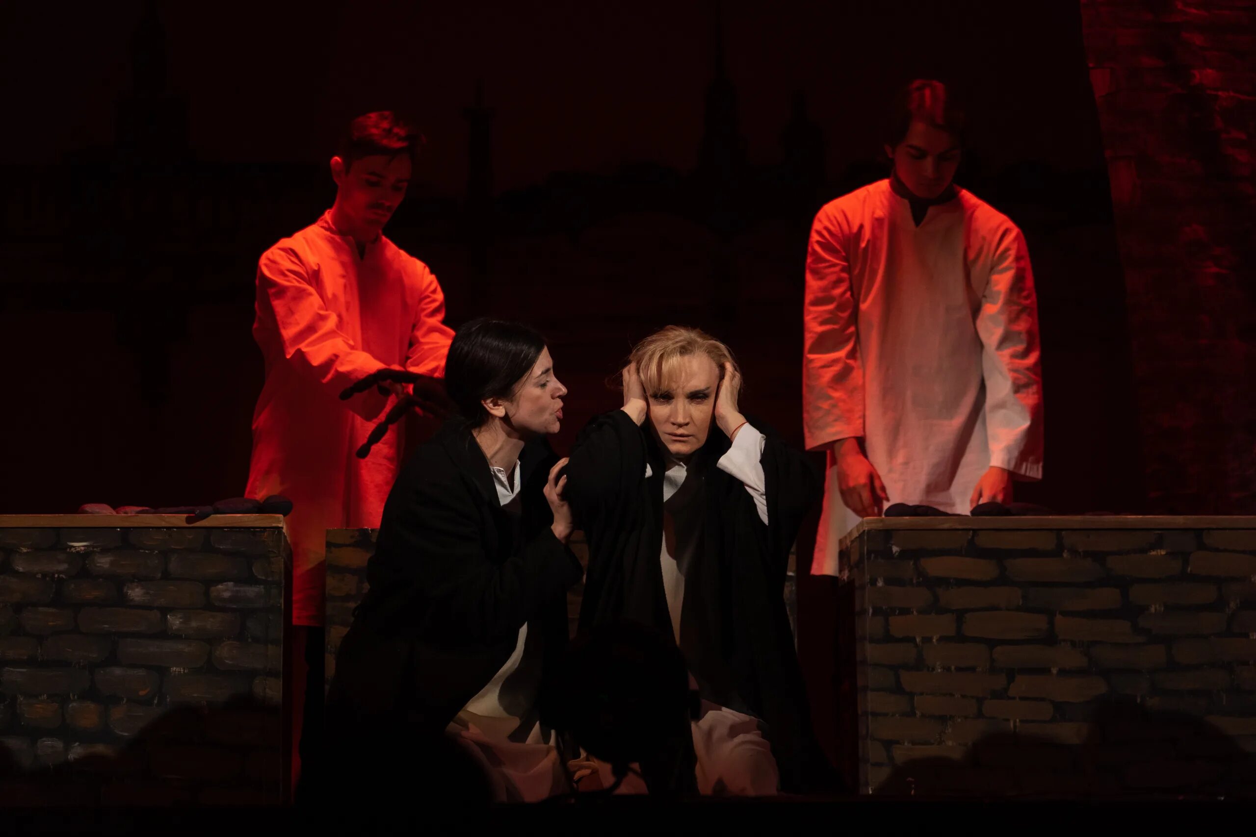 Гранд эст франция культурные мероприятия. Спектакль оказался смешным. Спектакль оказался смешным. Лысая певица спектакль рамт. Махнев юрий волгоград музкомедия.