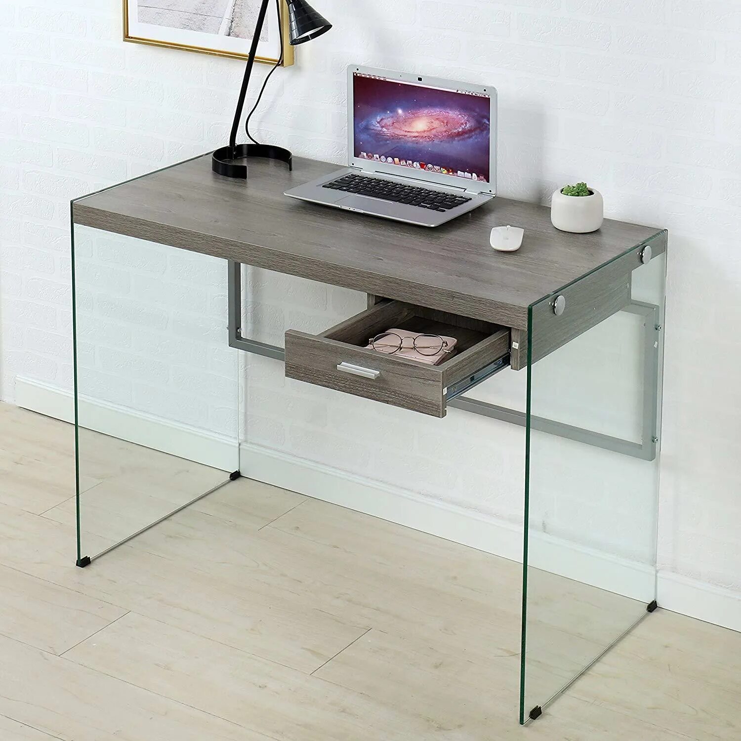 Стеклянный стол для ноутбука. Стеклянный компьютерный столик. Стол компьютерный герберт -1. Стеклянный компьютерный стол икеа. Стеклянный компьютерный столик.