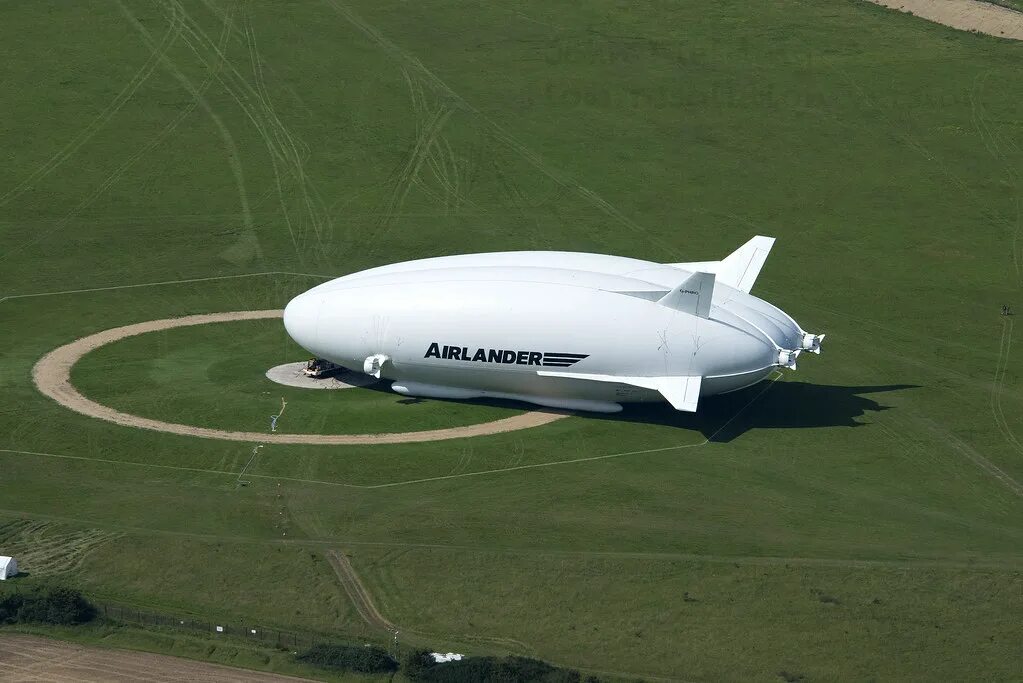 Airlander 10. Дирижабль Airlander. Hybrid Air vehicles Airlander 10. Дирижабль Airlander 10 внутри.