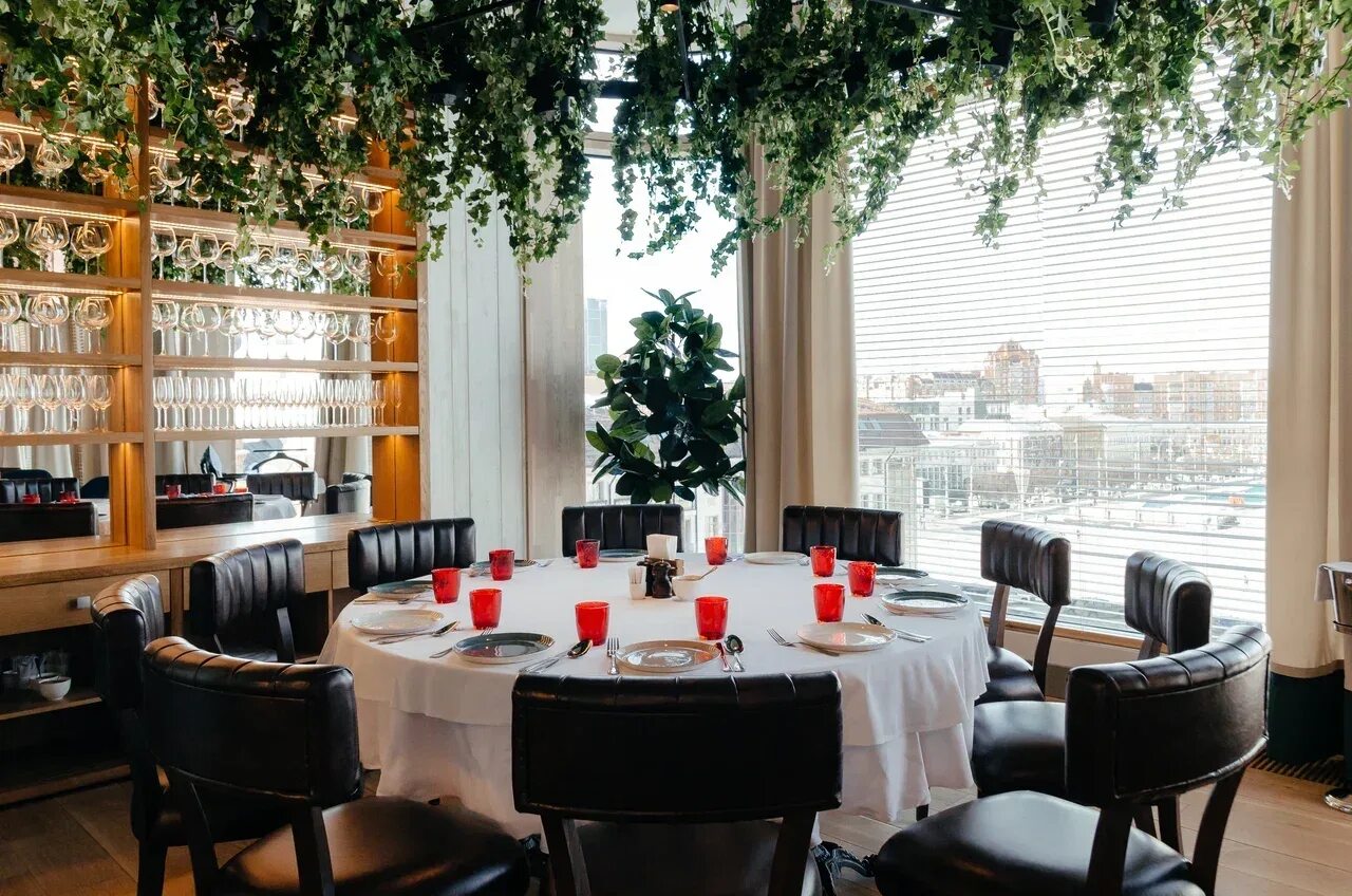 Магадан ресторан краснопресненская. Гостиница украина магадан. Октябрьская 20 магадан. Магадан ресторан краснопресненская. Магадан ресторан краснопресненская.