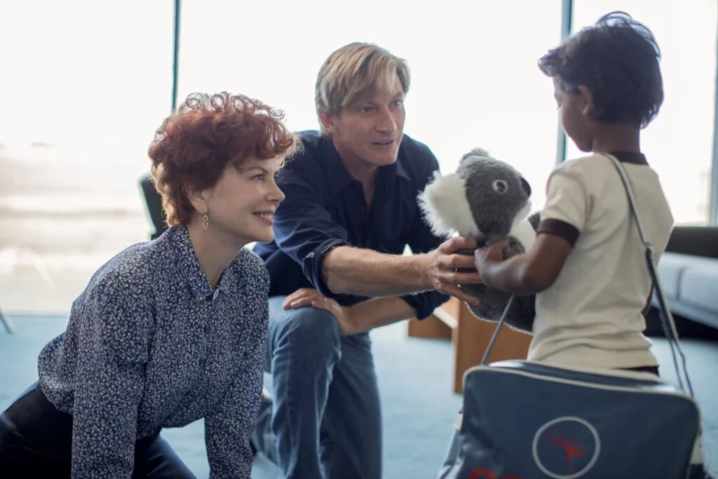 Дев патель лев. Лев 2016 кадры. Лион дев патель. Saroo brierley. Лев 2016 г.