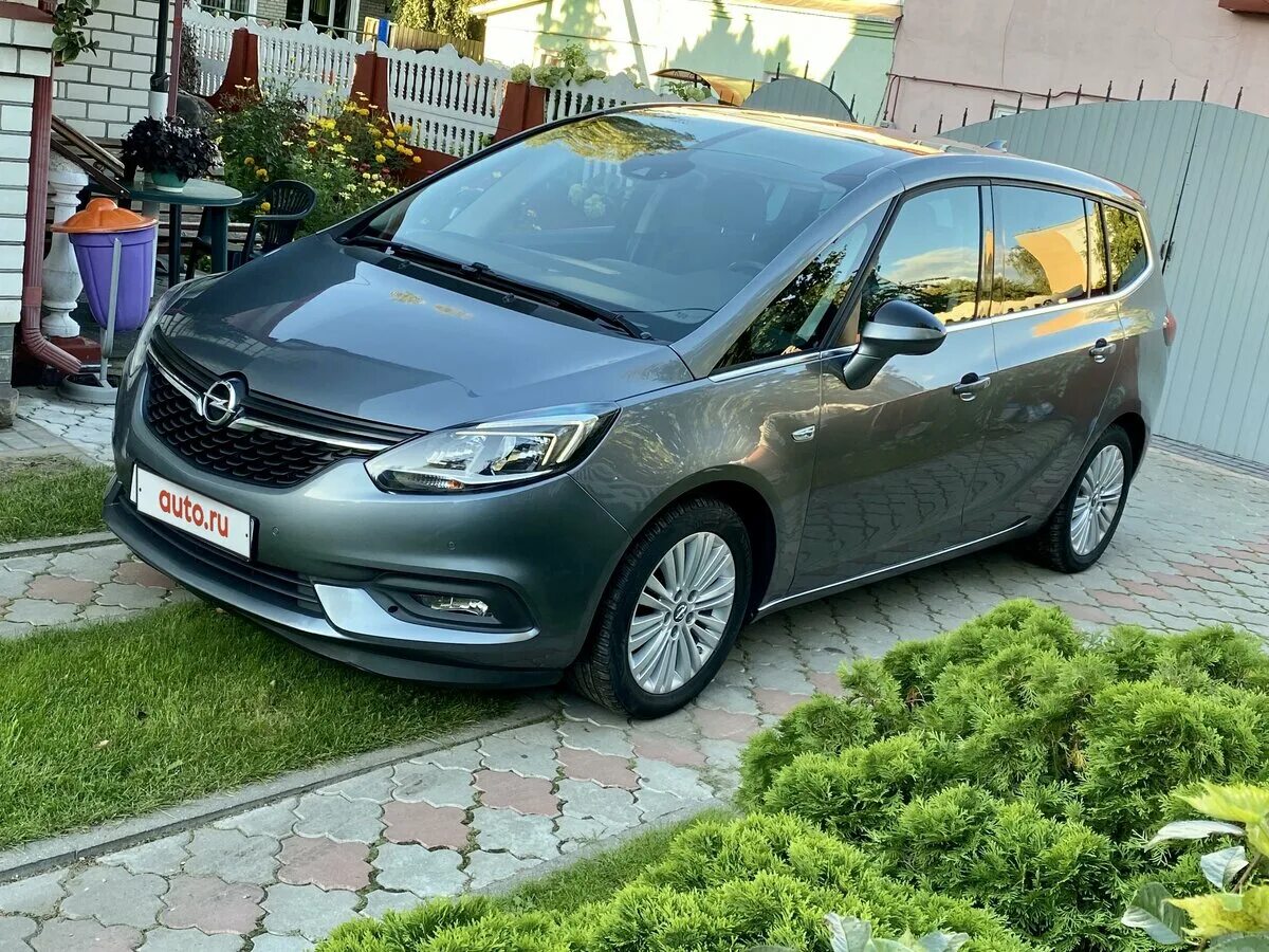 Опель зафира б отзывы. Opel Zafira c Рестайлинг. Опель Зафира серый. Опель Зафира а серый цвет. Опель Зафира в Рестайлинг.