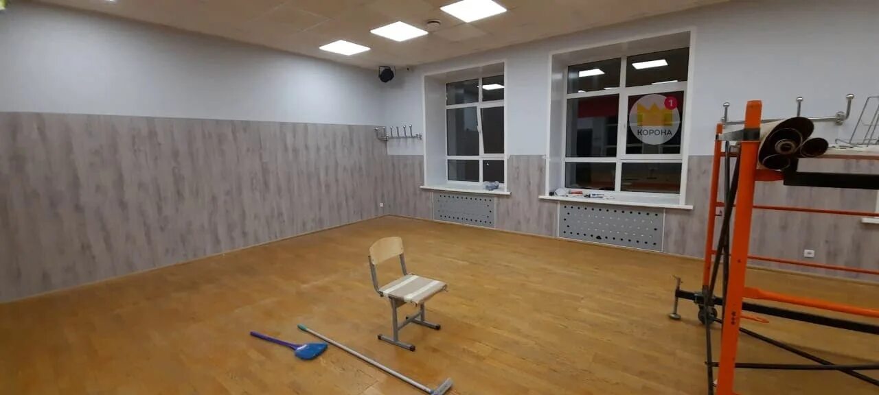 Для ремонта спортзала использовали 240. Стенд в тренажерный зал. Проспект победы 80 калининград. Для ремонта спортзала использовали 240. Ремонт спортивного зала.
