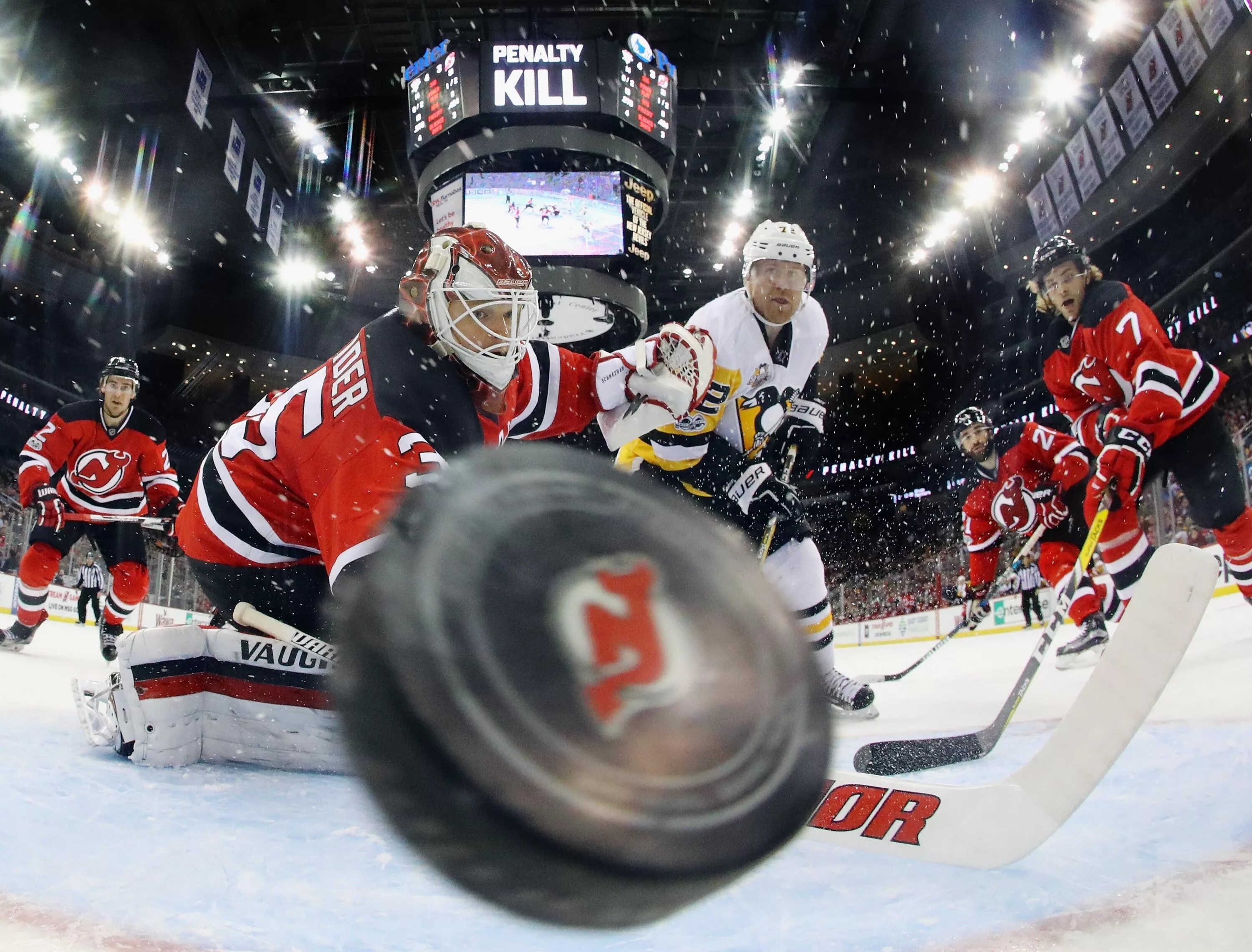 Хоккей. Хоккей NHL. Шайба для хоккея. Хоккей картинки. Нхл лучшее видео