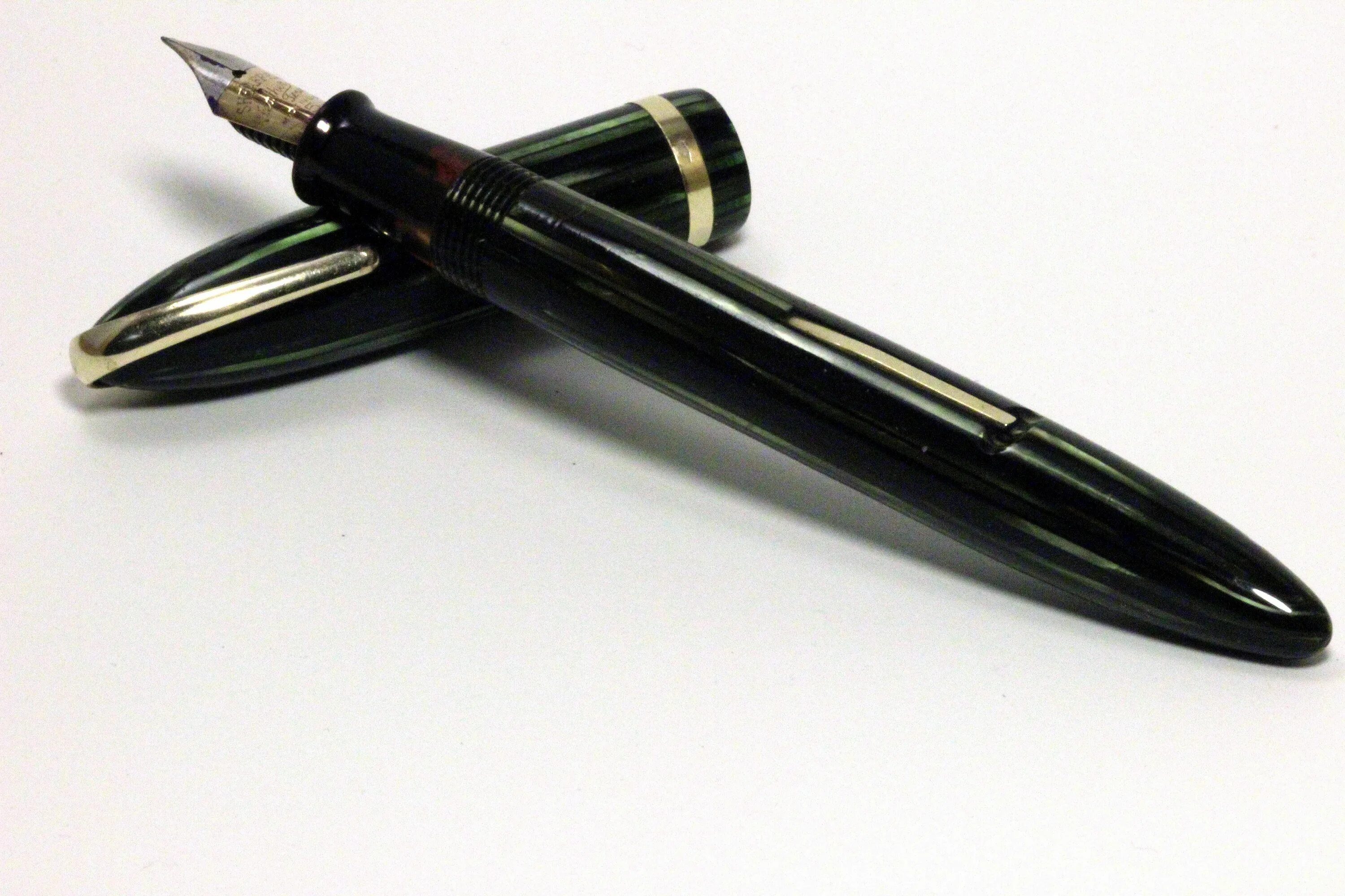 Pen finer. Перьевая ручка Sheaffer Legacy. Перьевая ручка милитари. Ручка перо "Sheaffer"-270/286. Ручка с военной тематикой.