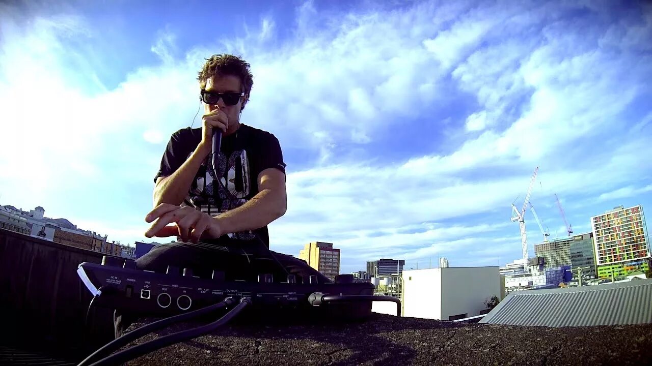 Tom stranger. Tom thum. jamie woon wayfaring stranger. tom thumb beatbox. tk thum.