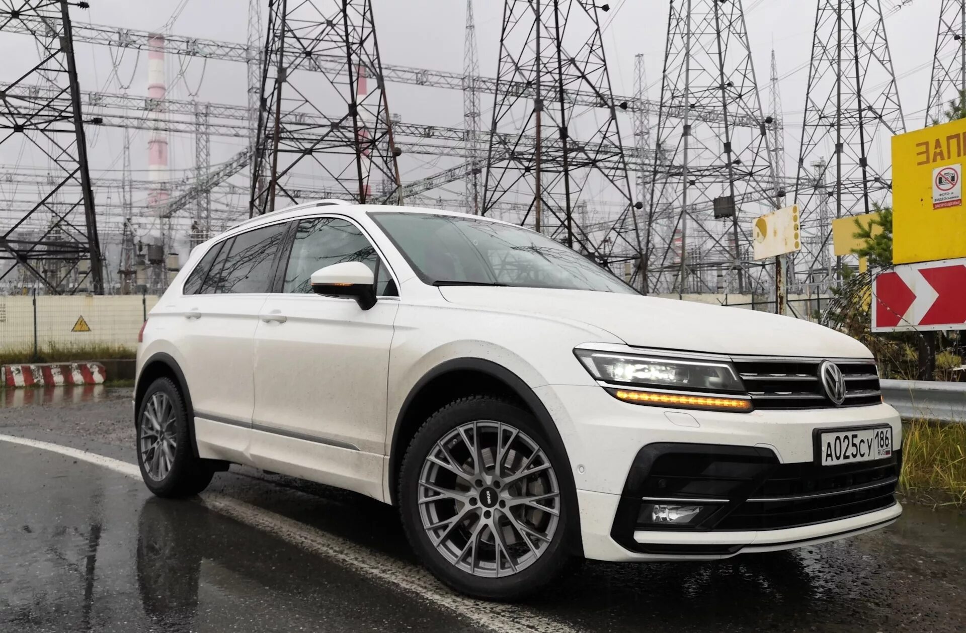 Volkswagen tiguan шины. Tiguan 2. Диски Фольксваген Тигуан 2. VW Tiguan 2018 2.0. VW Tiguan r21.