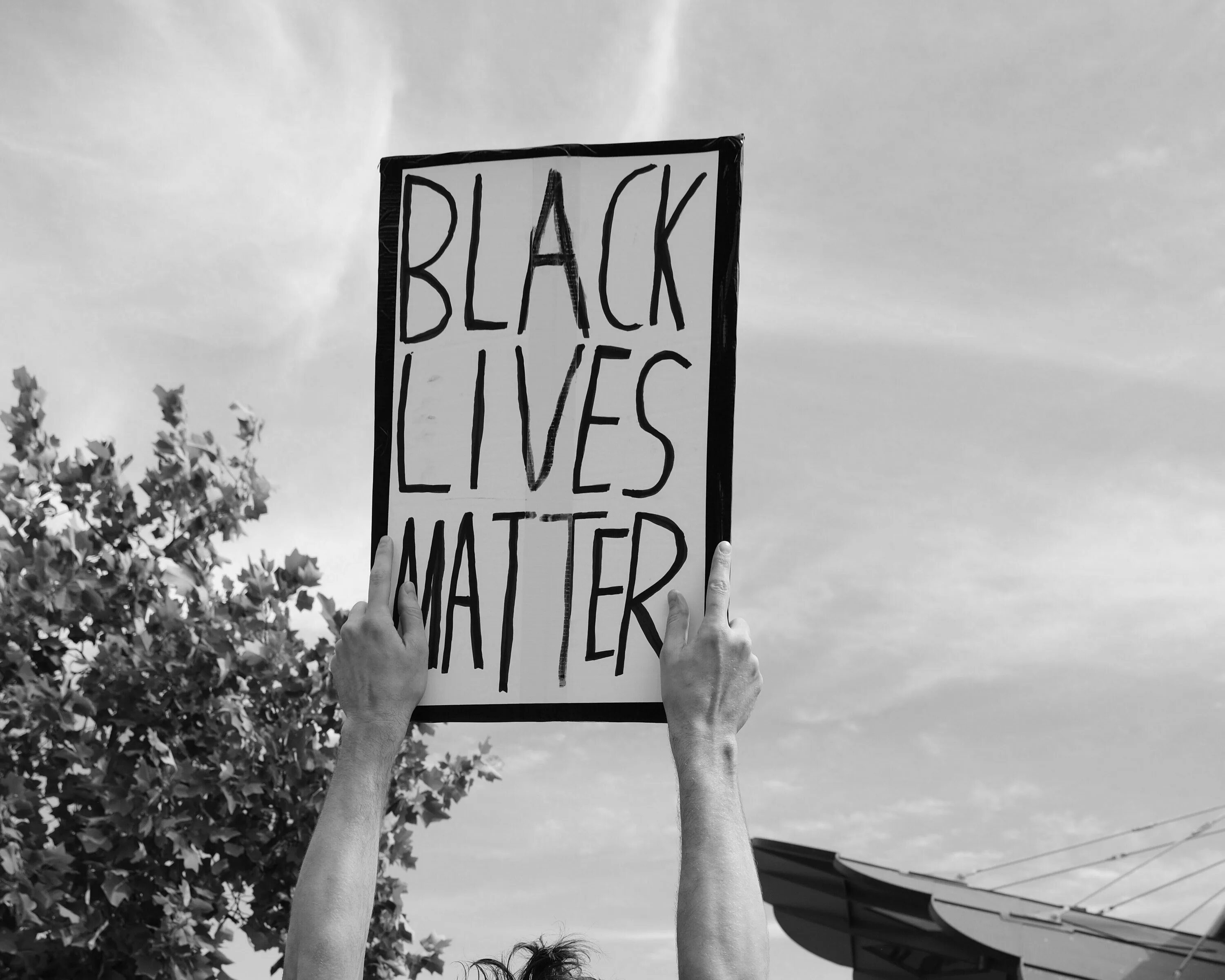 Черное имеет значение. Black lives matters эстетика. жизнь чёрных имеет значение. black white matter. black lives matter aesthetic.