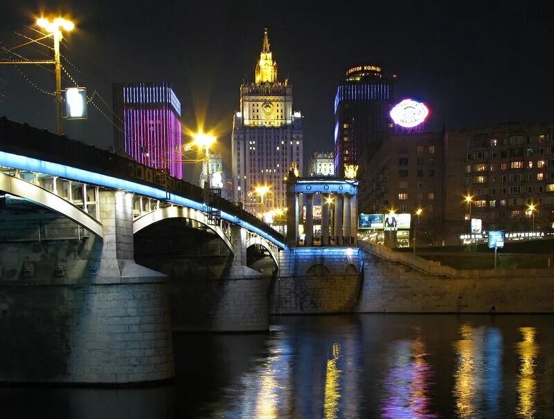 Вечерняя москва выпуски. Вечерняя Москва. Вечерняя Москва фото. Вечерняя Москва и её улицы. Вечерняя Москва сервис.