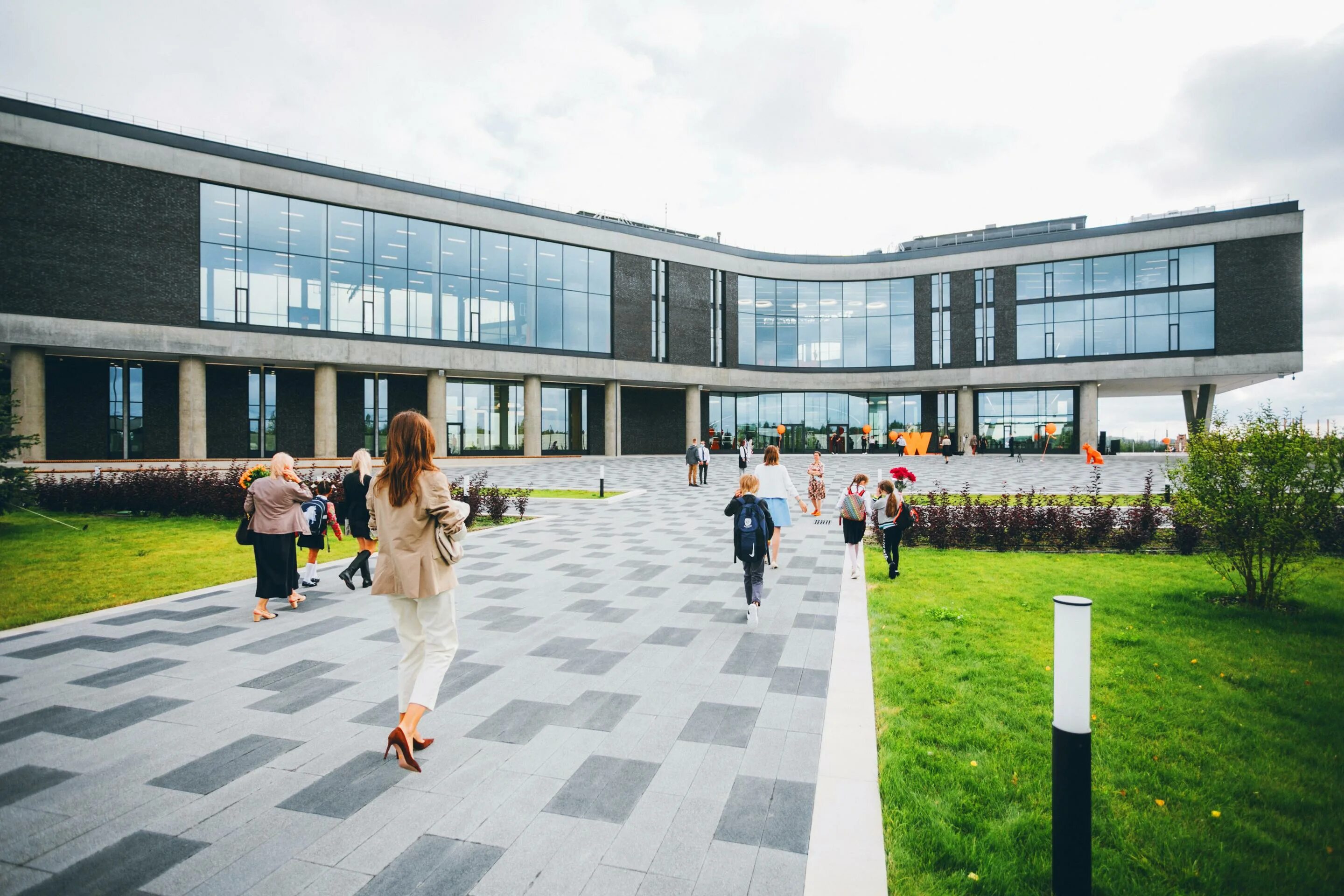 Park school. Школа Вундерпарк Павловская Слобода. Школа Wunderpark на новой Риге. Международная школа Вундерпарк. Школа новая Рига Вундер парк.